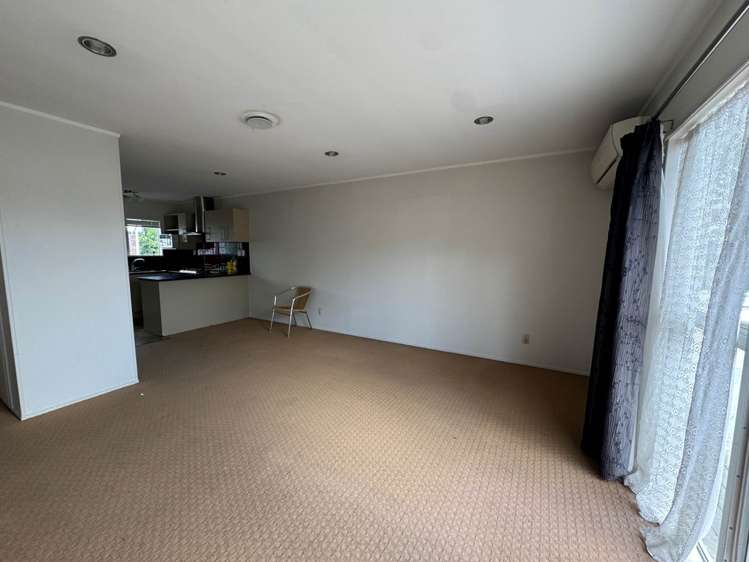 2/21 Challen Close_4