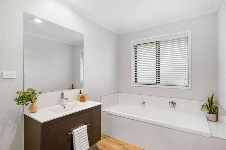 13 Tarata Place Owhata_16