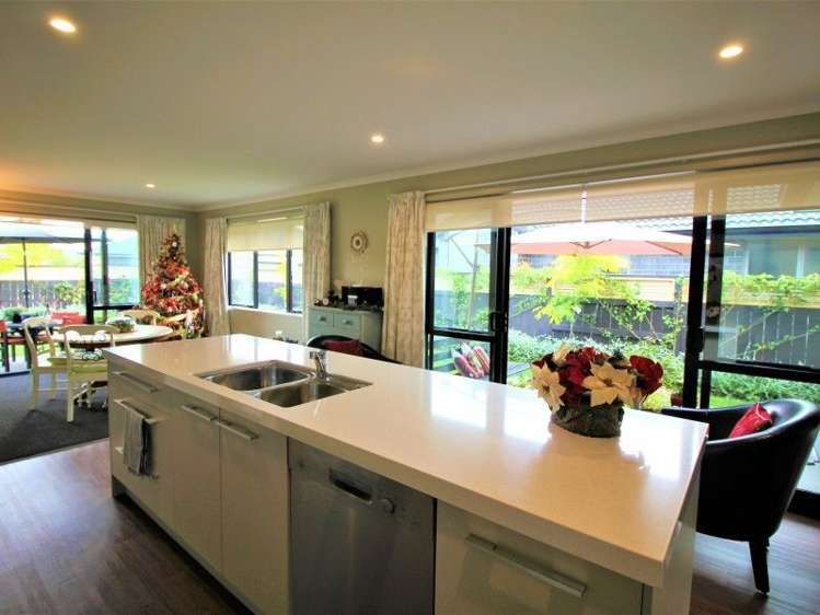 37 Plescher Crescent Leamington_12