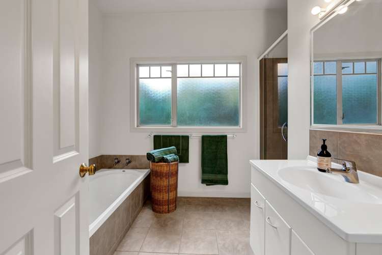 26 Shelter Grove Frankleigh Park_18