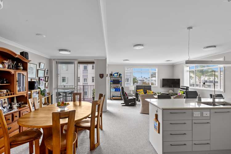 30 Eaves Bush Parade Orewa_11