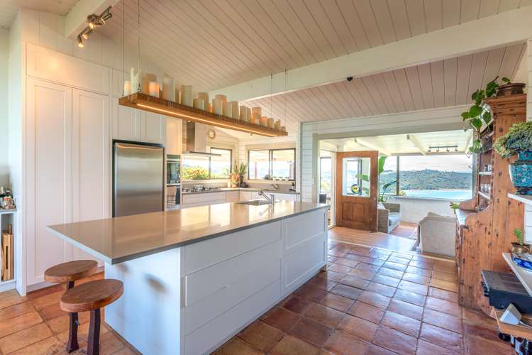 402 Orapiu Road Waiheke Island_16