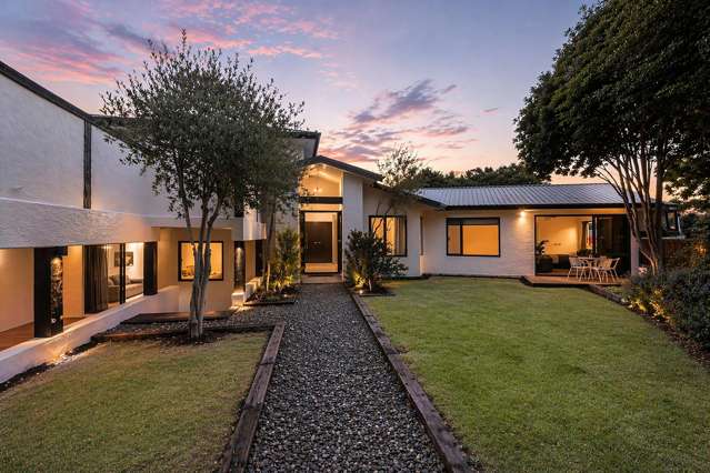 Substantial Space & Mountain Views in Lake Hāwea