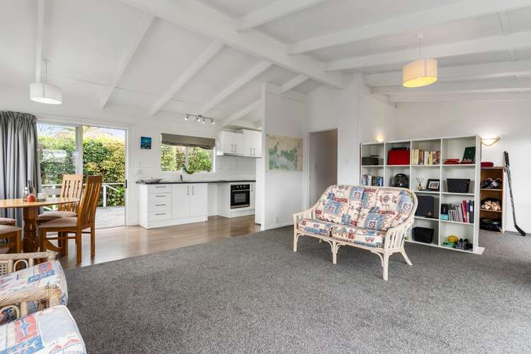 5 Puriri Road Beachlands_5