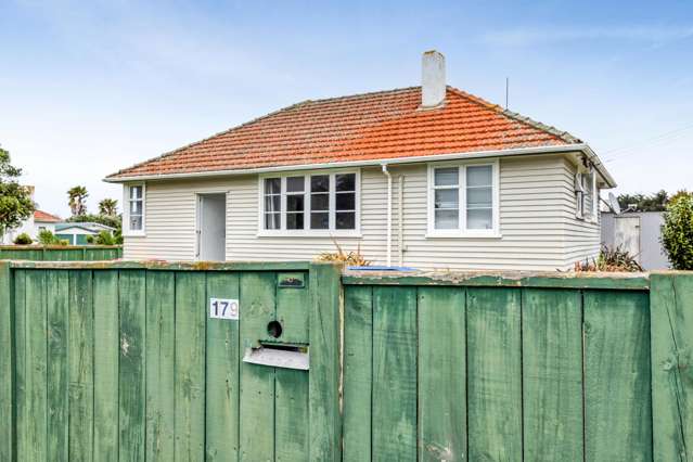 179 Egmont Street Patea_1