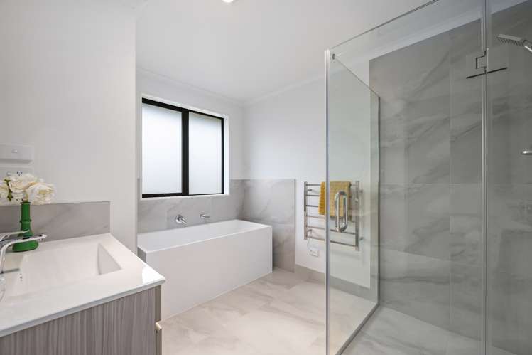 15 Lloyd Crescent Pukehangi_13