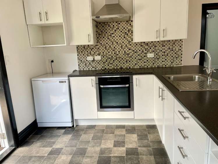 131 Shakespeare Road 10780_2