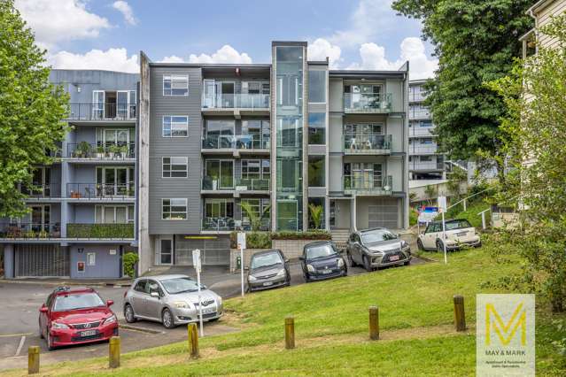 Freehold Apartment with 3 Carpark