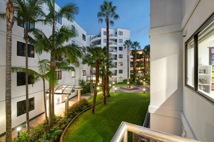 1E/175 Hurstmere Road_1