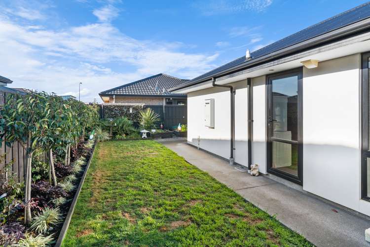 27 Faringdon Boulevard Rolleston_28