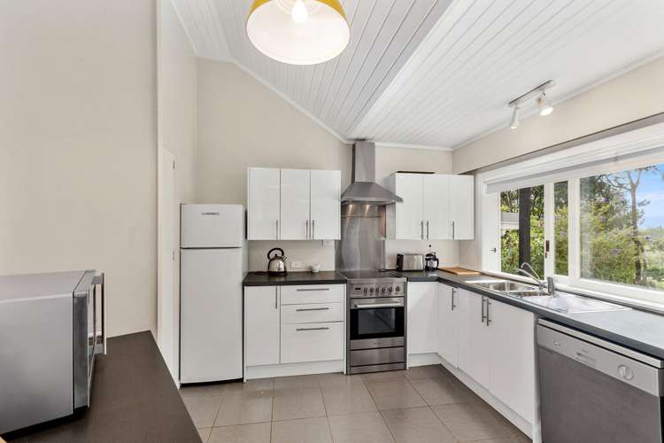 1080 Sandspit Road Sandspit_9