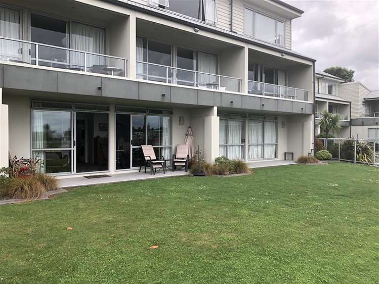 2/300 Lake Terrace Taupo_1