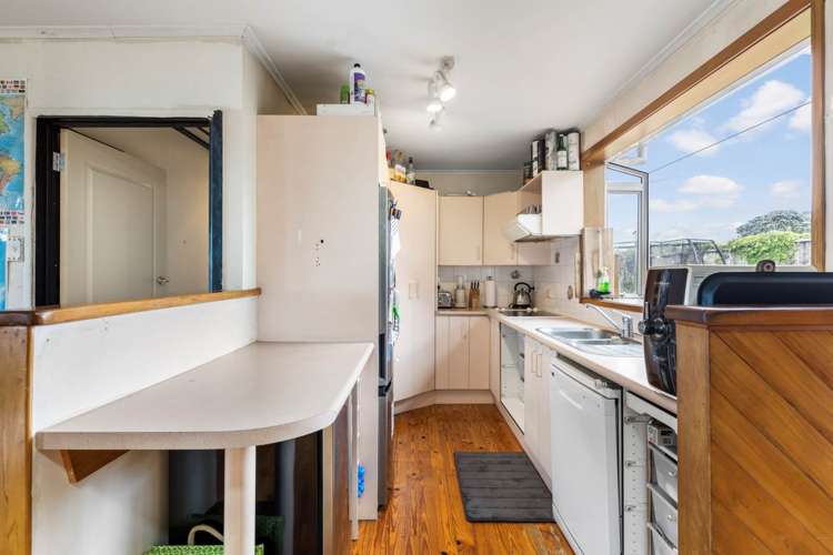 593 East Coast Road Browns Bay_5