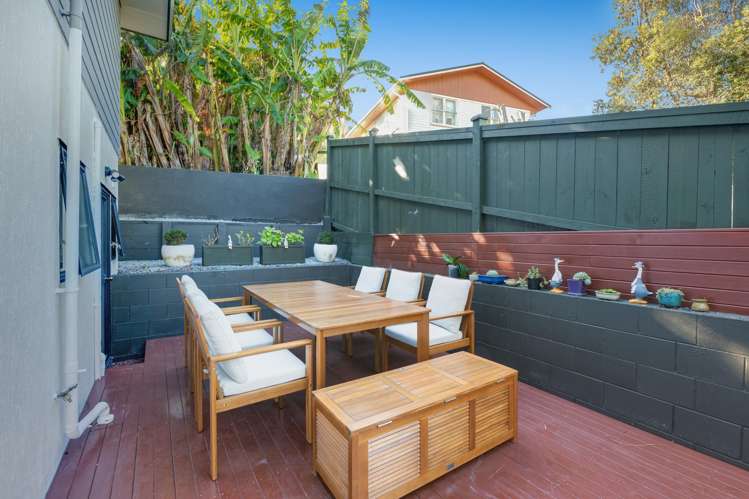 2/7 View Road Glenfield_13