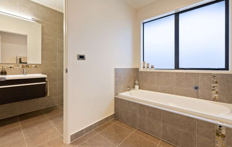 664a Ridge Road Riverhead_14