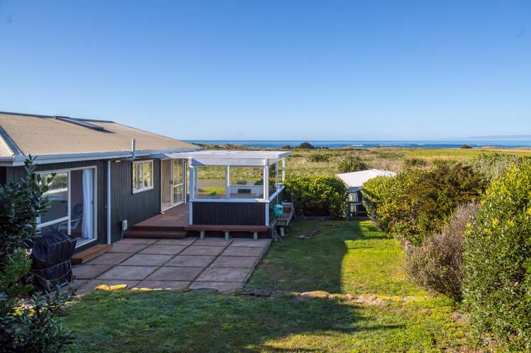 6 Beach Road Flat Point_24