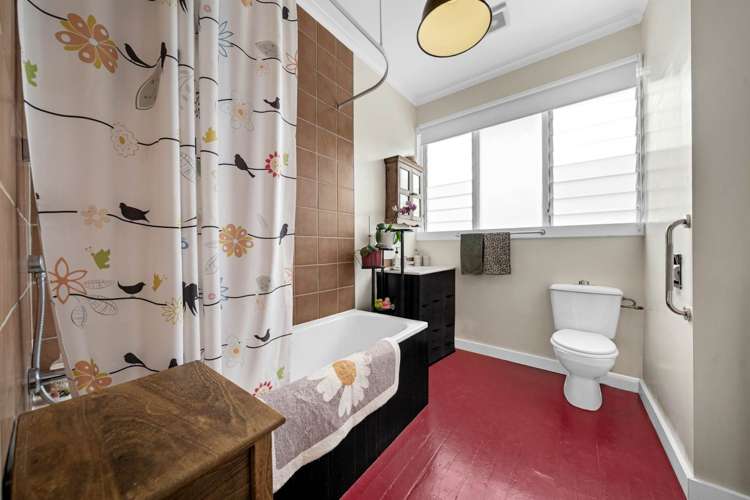 32 Derwent Crescent Titirangi_13