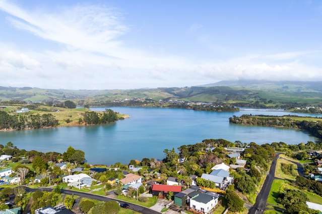 13 Point Street Raglan_2