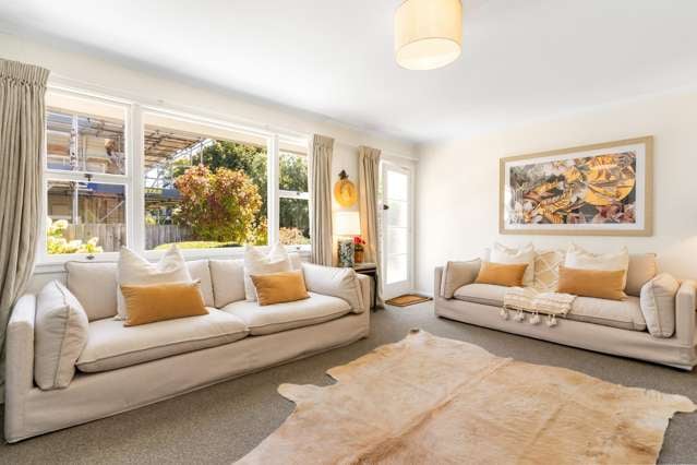 Leafy, Light-Filled Haven in Premium St Albans