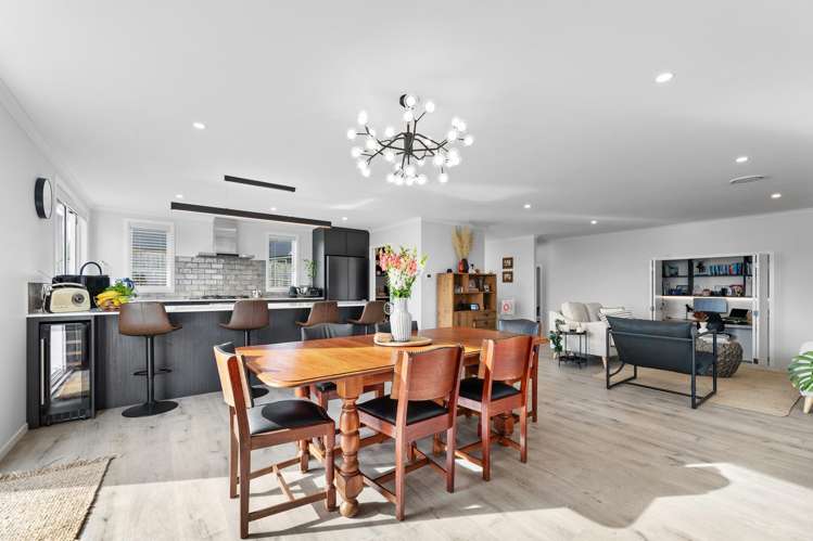 32 OMAHURU ROAD  "Kahawai Point" Glenbrook_9