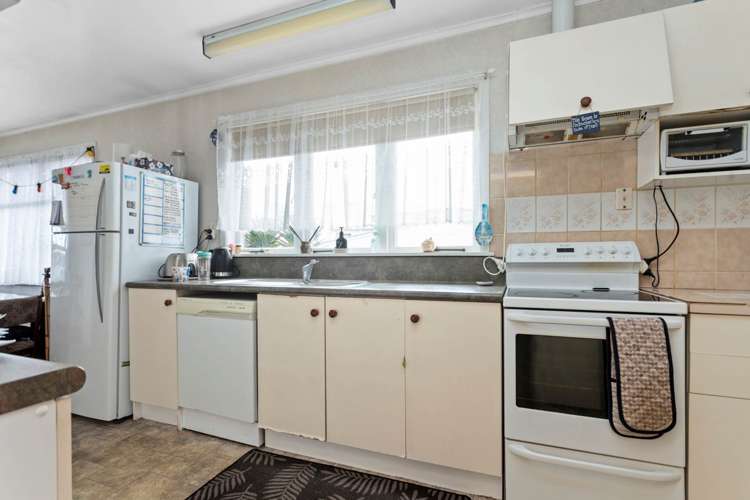 13 Ozich Avenue Te Atatu South_8