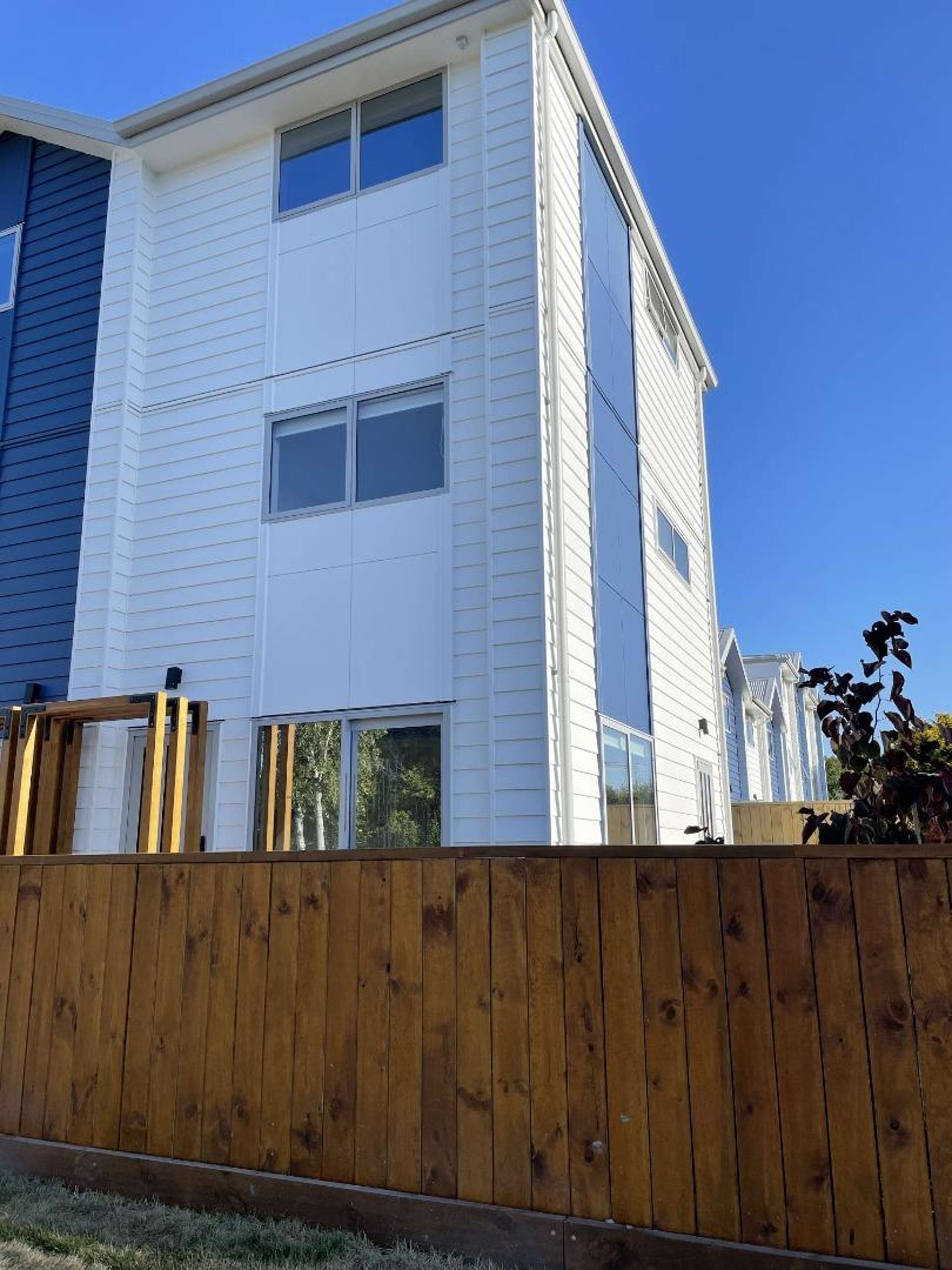 8/8 Yeovil Rd Te Atatu Peninsula_0