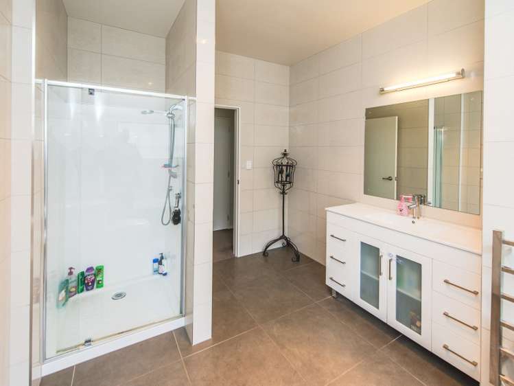 20 Lithgow Drive Otamatea_12