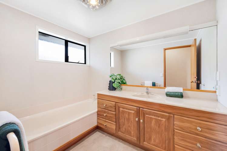 6 Dorrington Place Eastern Beach_22