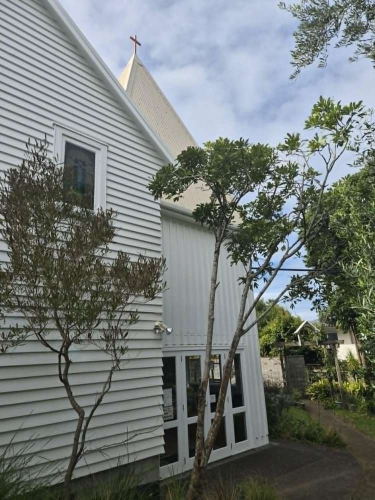 Ground Floor Office/327 Beach Road_0