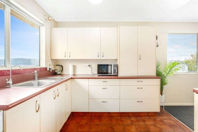 88 Arahura Crescent Waitangirua_5