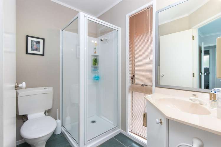 2/35 Headcorn Place Botany Downs_8