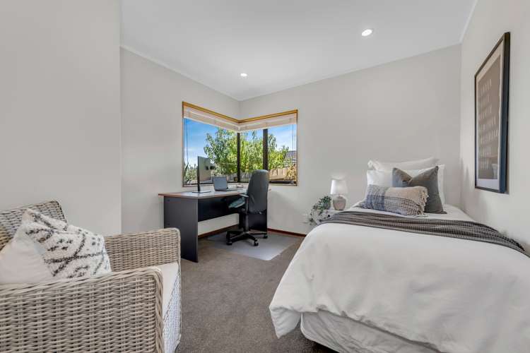 54 Channing Crescent Botany Downs_18