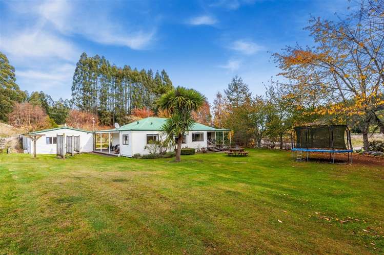 197 Whangamata Road Kinloch_17