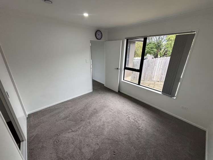 31A Helleur Road Massey_1