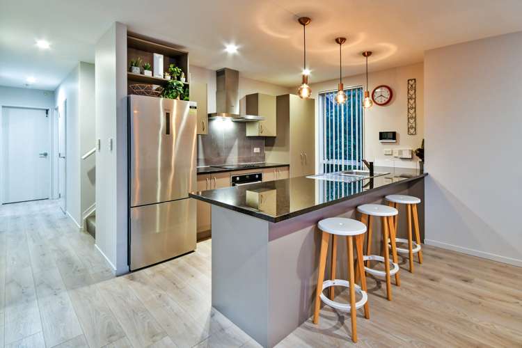 214 Hill Road The Gardens_5