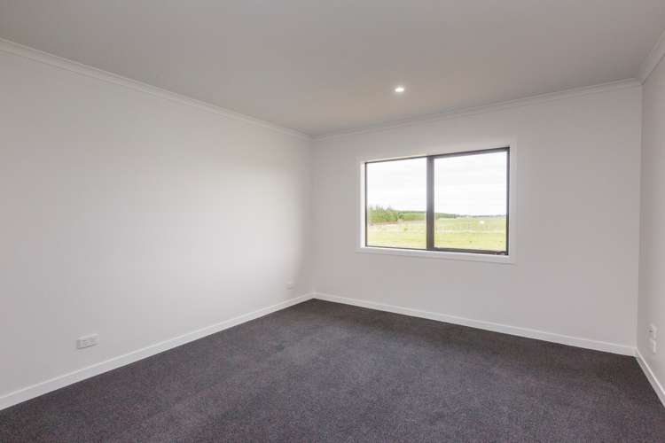 175 Spur Road West Feilding_17