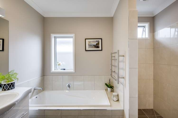 6 Drake Crescent Awatoto_15