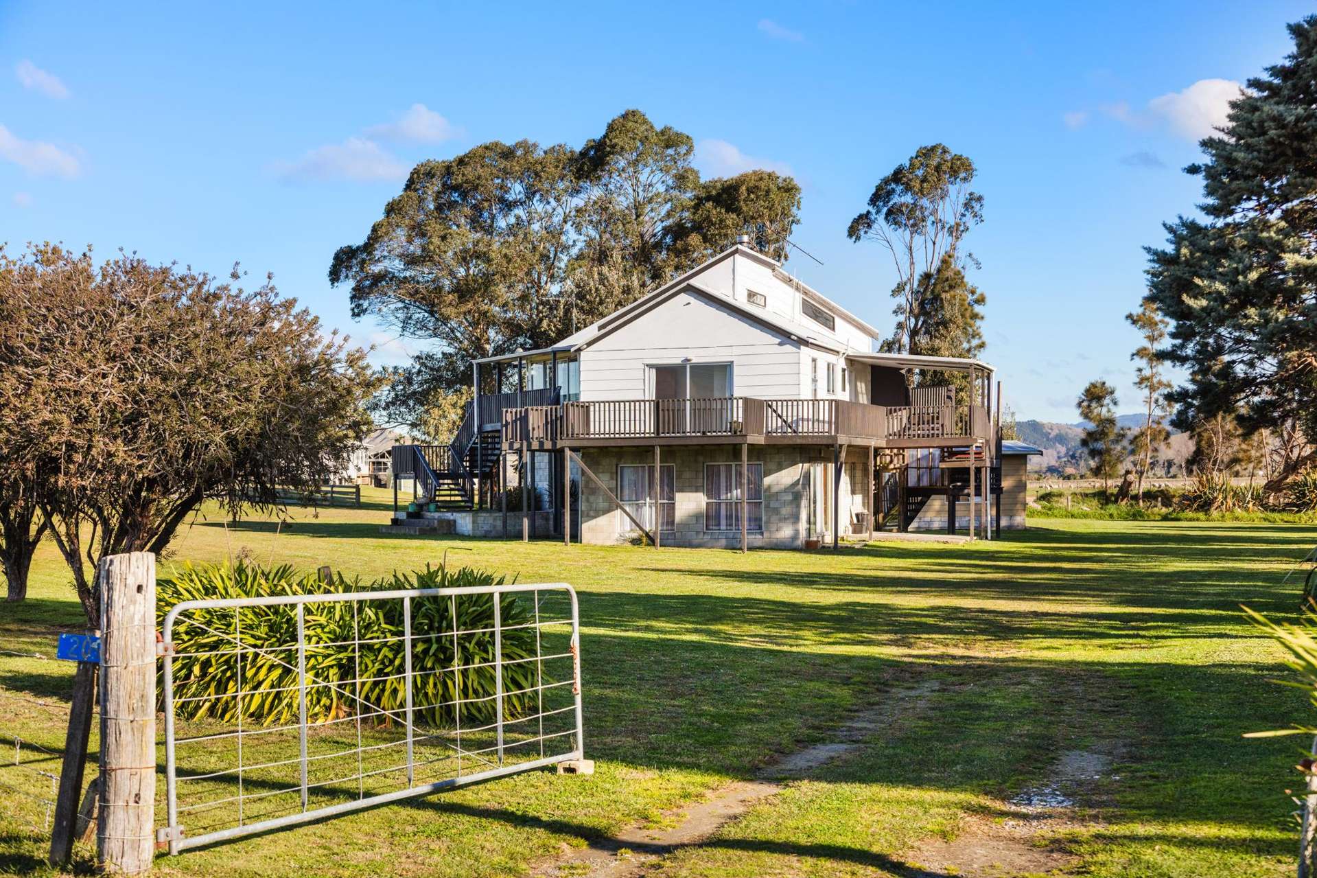 209 Browns Beach Road Muriwai_0