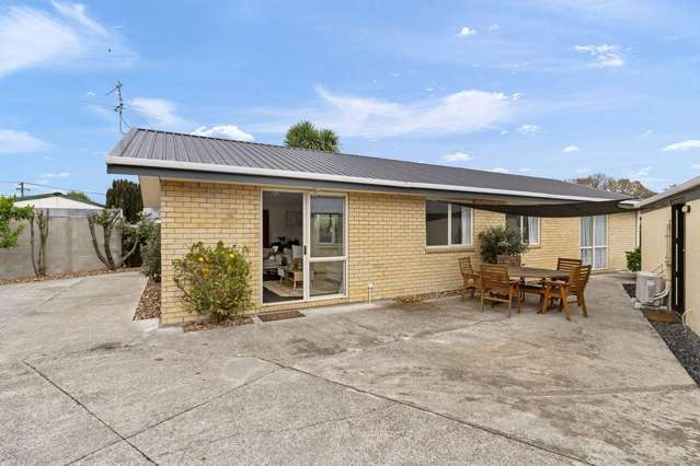 Exceptional Dual-Dwelling Investment