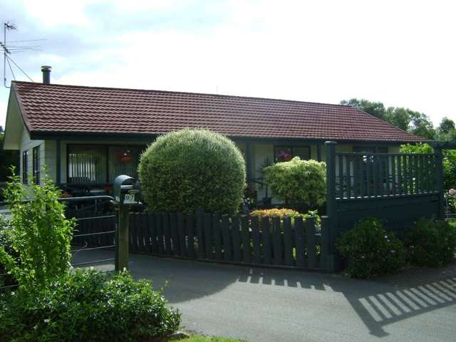 3 bedroom house on Ireland Road with ample parking