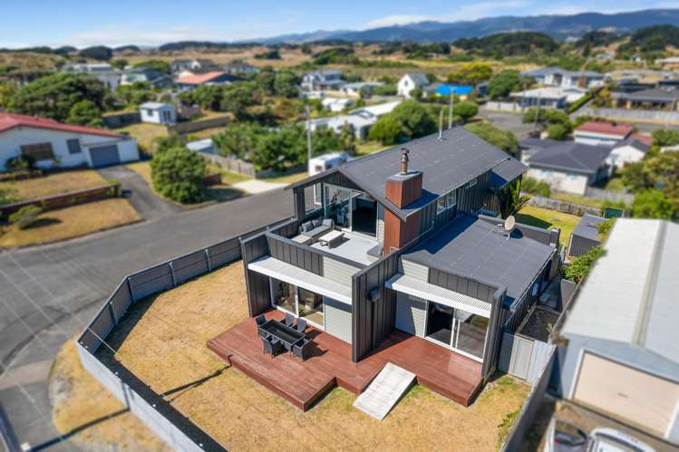 2 Kowhai Street Otaki Beach_3