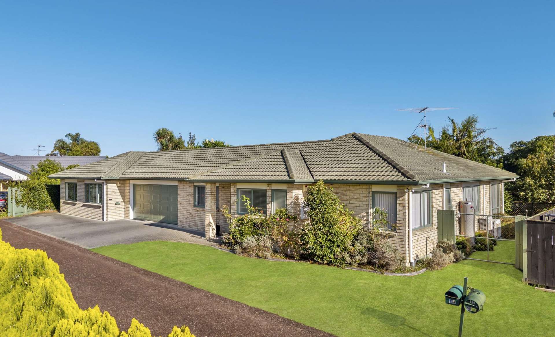 16 Castlehill Court Wattle Downs_0