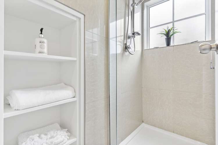 2/73 Botany Road Botany Downs_13