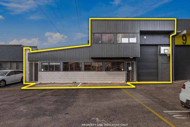 NEW LYNN UNIT - VACANT AND VERSATILE!