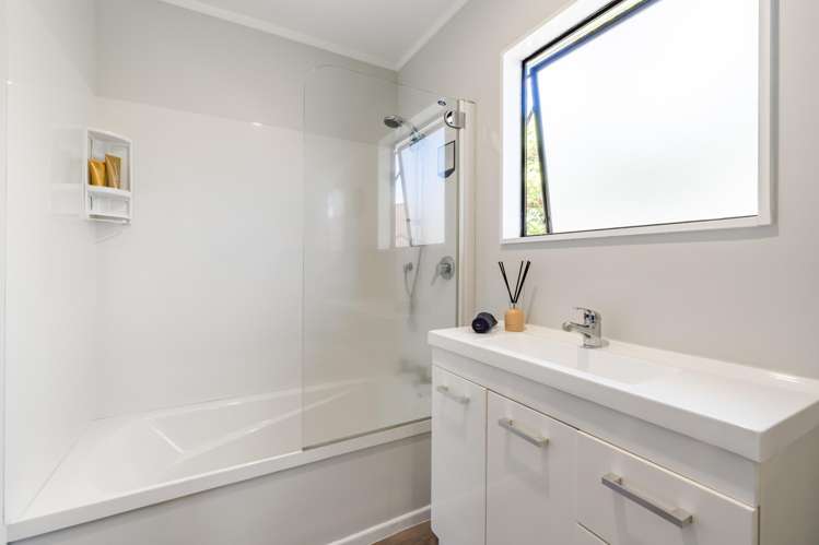 2 Oaklands Grove Clouston Park_12