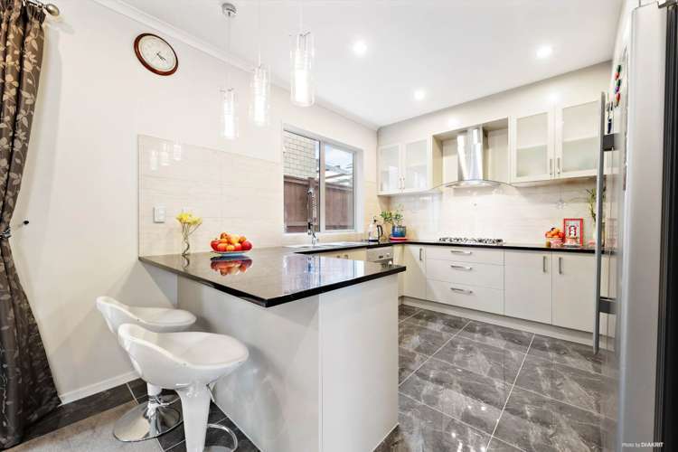 1 Sunshine Lane Flat Bush_6