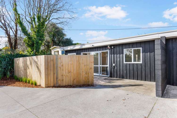 1/1 Griffiths Place Te Atatu South_14