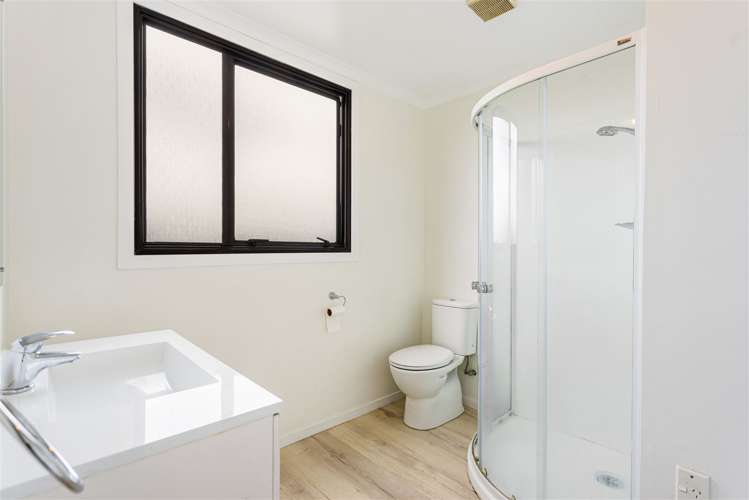 3 Maywood Crescent Glen Eden_16