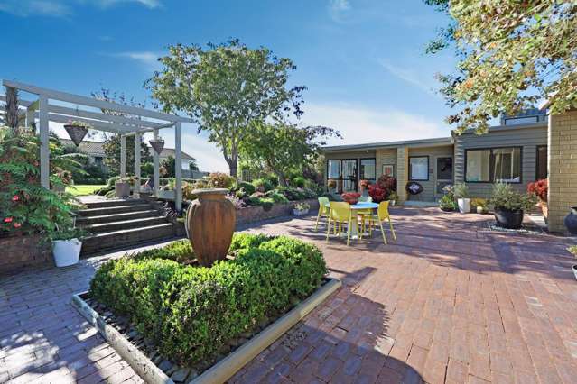 SPACIOUS HOME & SECTION - RELAX, ENTERTAIN, ENJOY!