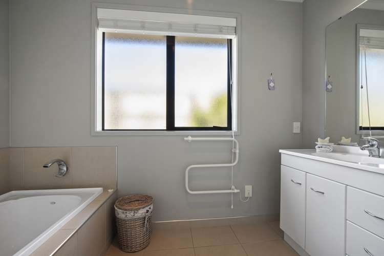 8 Logan Place Waiuku_10